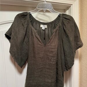 Velvet by Graham & Spencer Green linen Puff Sleeve Blouse